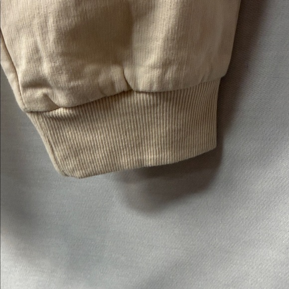 Cream Sweatshirt and Joggers Set with Heart Graphic - Picture 7 of 11